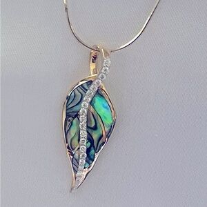 Na Hoku Maile Pendant Brand New!! Abalone & Diamonds 14KY 🌊🌺🌴
